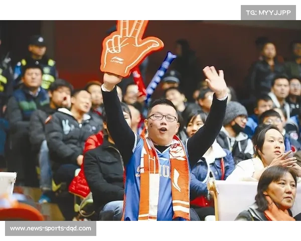 玉林承办CBA季前赛，当地球迷热情观赛。